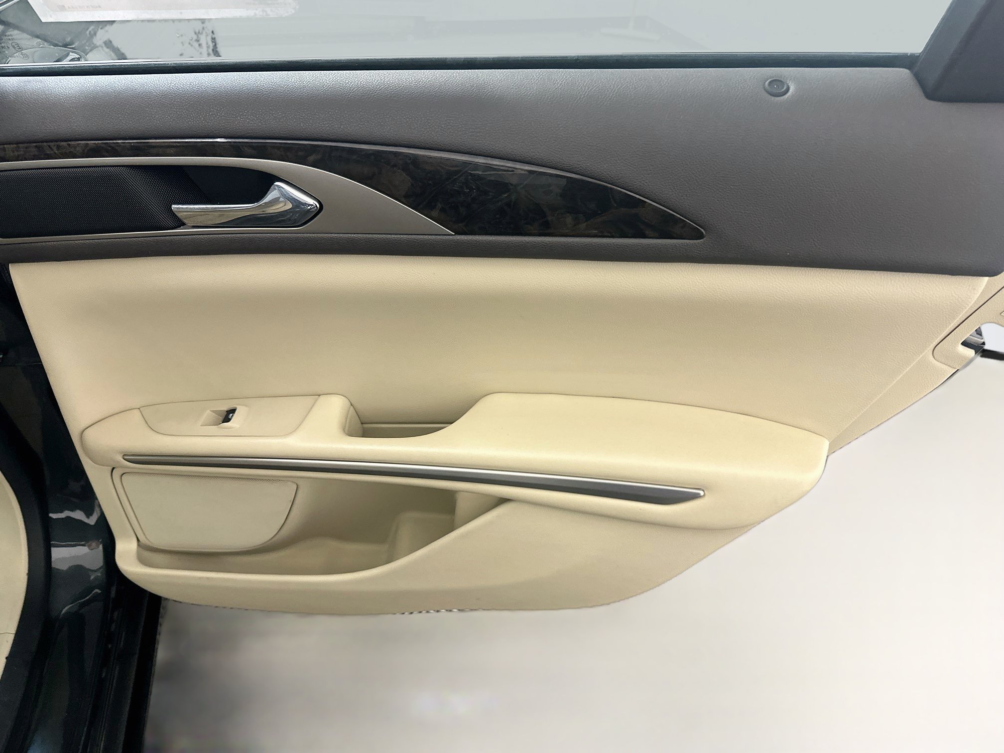 Used 2015 Lincoln MKZ w/ Equipment Group 102A Reserve FWD image 31