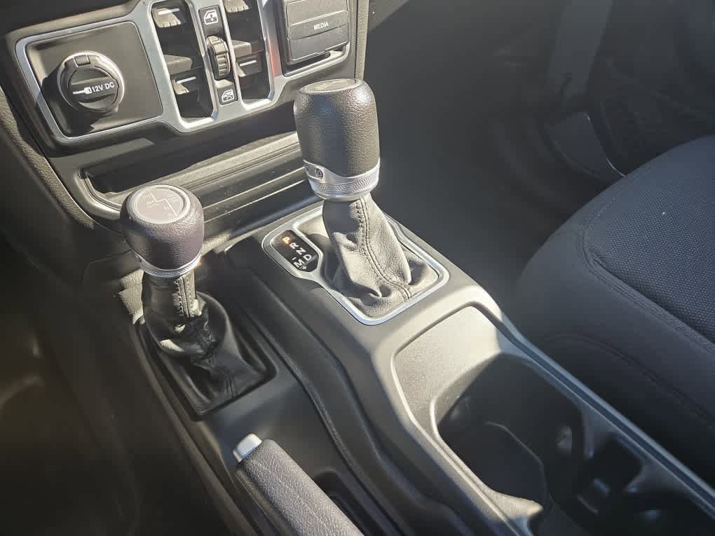 Used 2023 Jeep Wrangler Unlimited w/ Cold Weather Group AWD/4WD image 31