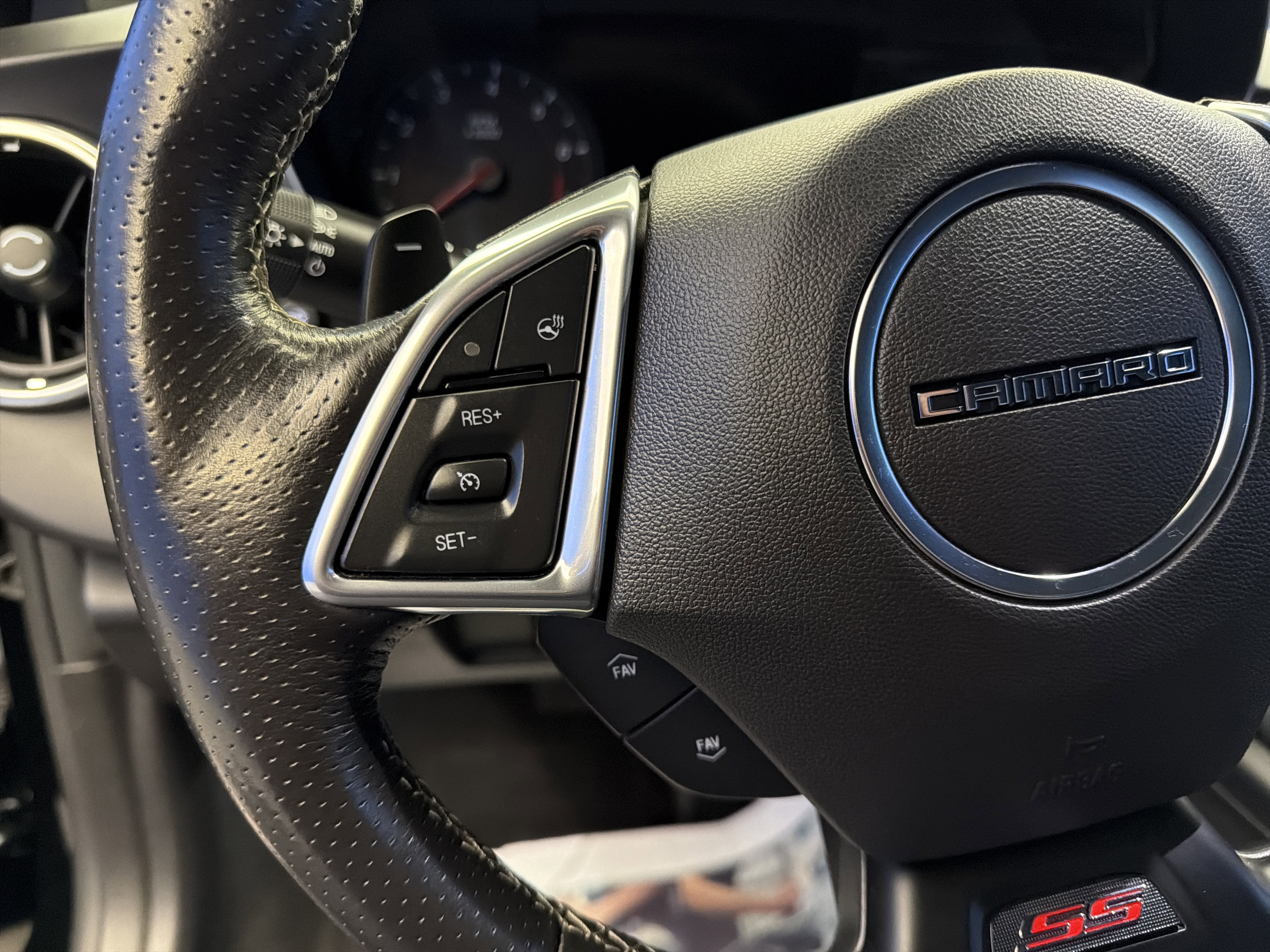 Used 2016 Chevrolet Camaro SS RWD image 16
