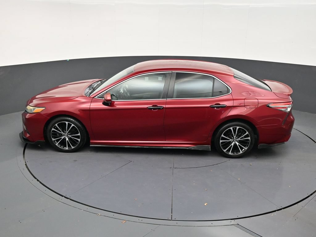 Used 2018 Toyota Camry SE FWD image 13