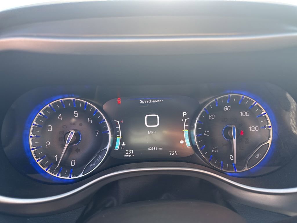 Used 2025 Chrysler Pacifica Select FWD image 13