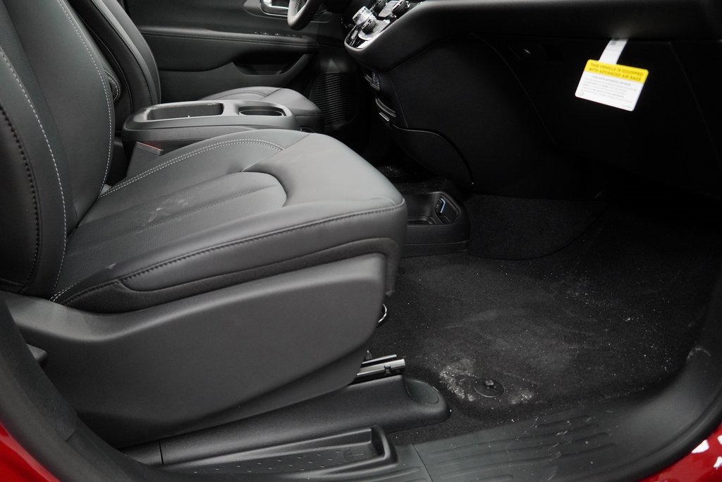 Certified 2025 Chrysler Pacifica Select image 44