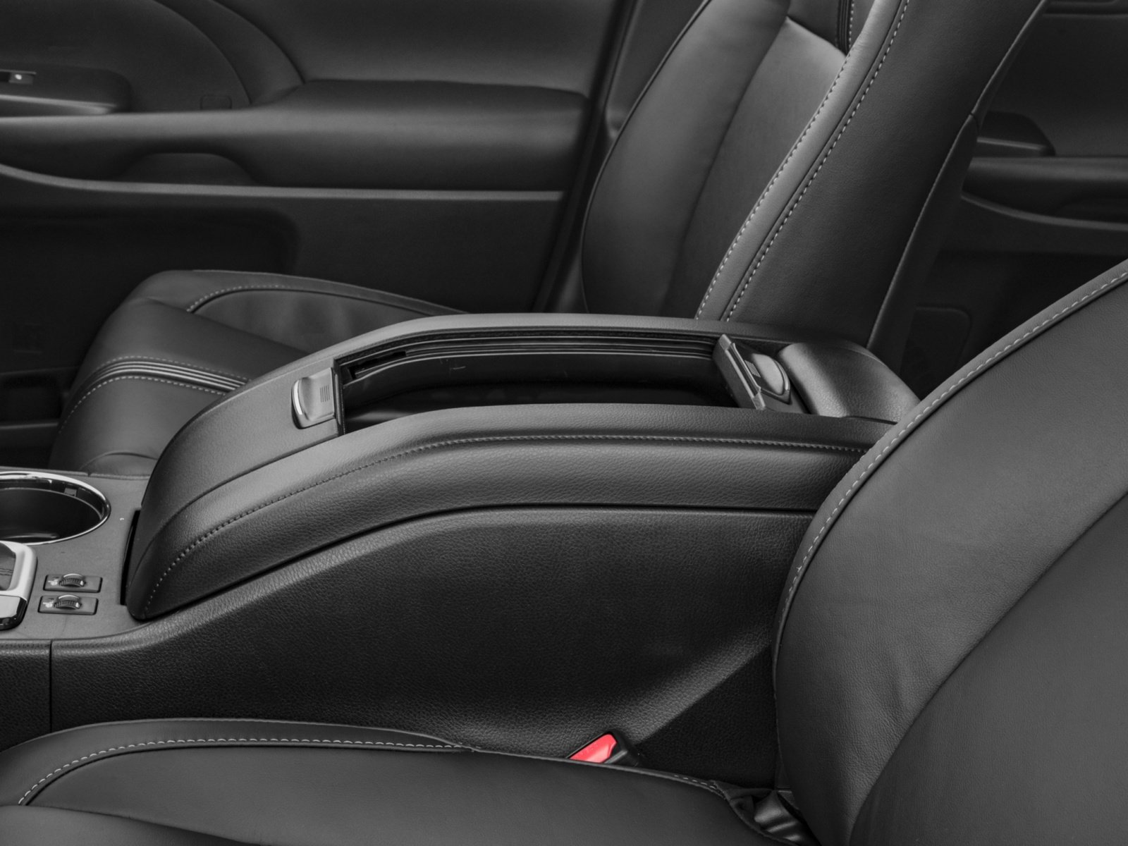 Used 2018 Toyota Highlander SE w/ Carpet Mat Package (TMS) AWD/4WD image 12