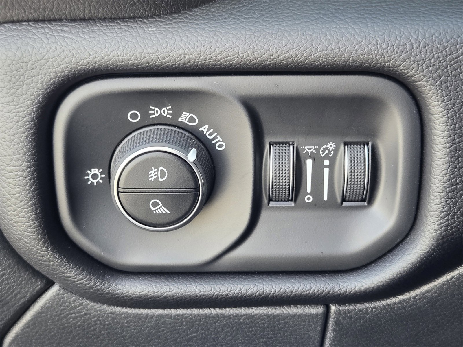 Used 2025 RAM 3500 Laramie image 20