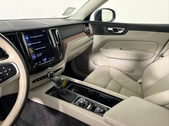 Used 2021 Volvo XC60 T5 Momentum w/ Climate Package image 21