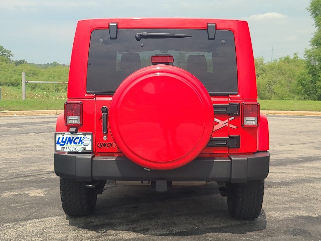 Used 2015 Jeep Wrangler Unlimited Sahara AWD/4WD image 3