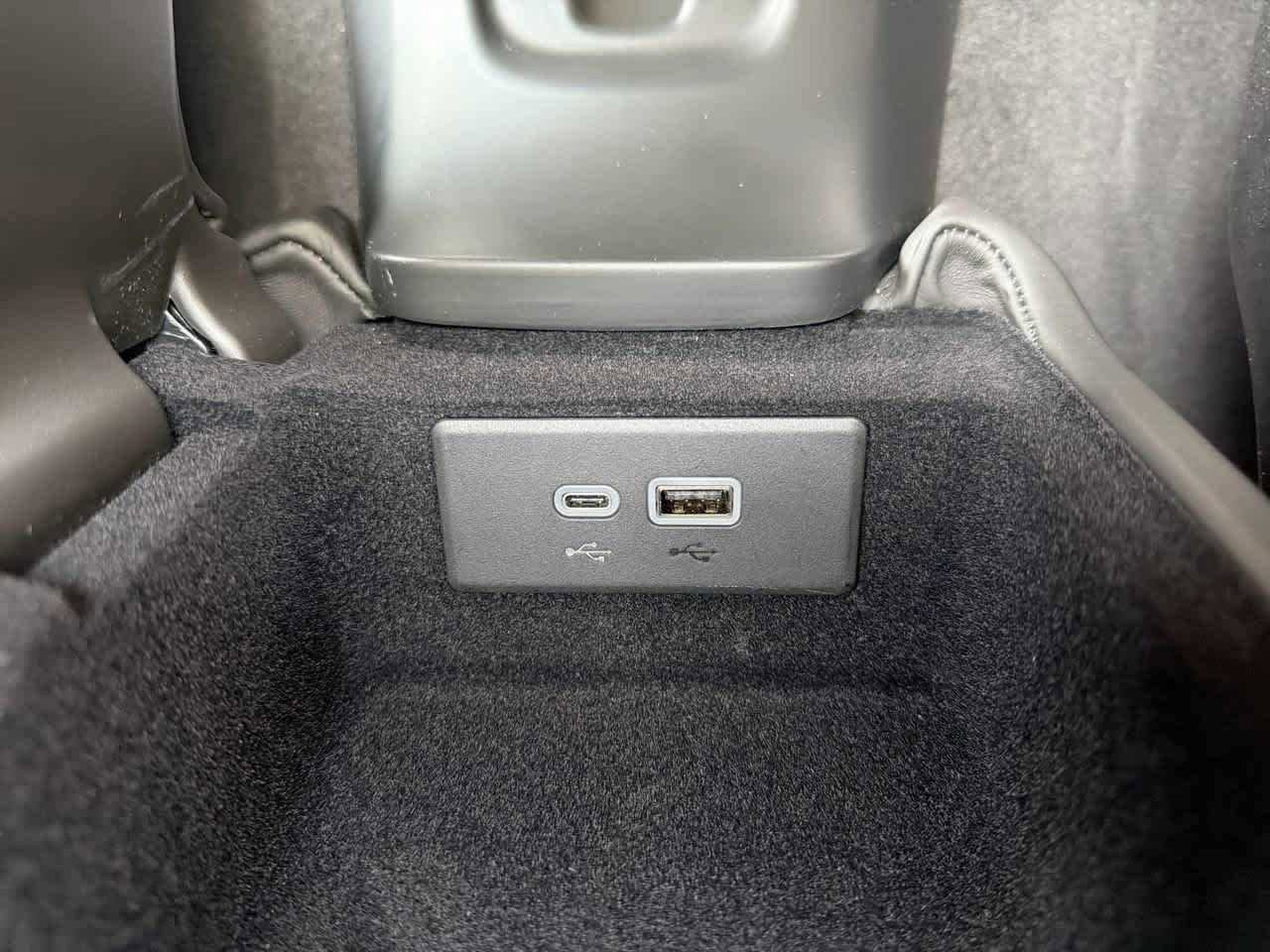 Used 2024 Chevrolet Corvette Stingray Premium Cpe w/ Z51 Performance Package image 14