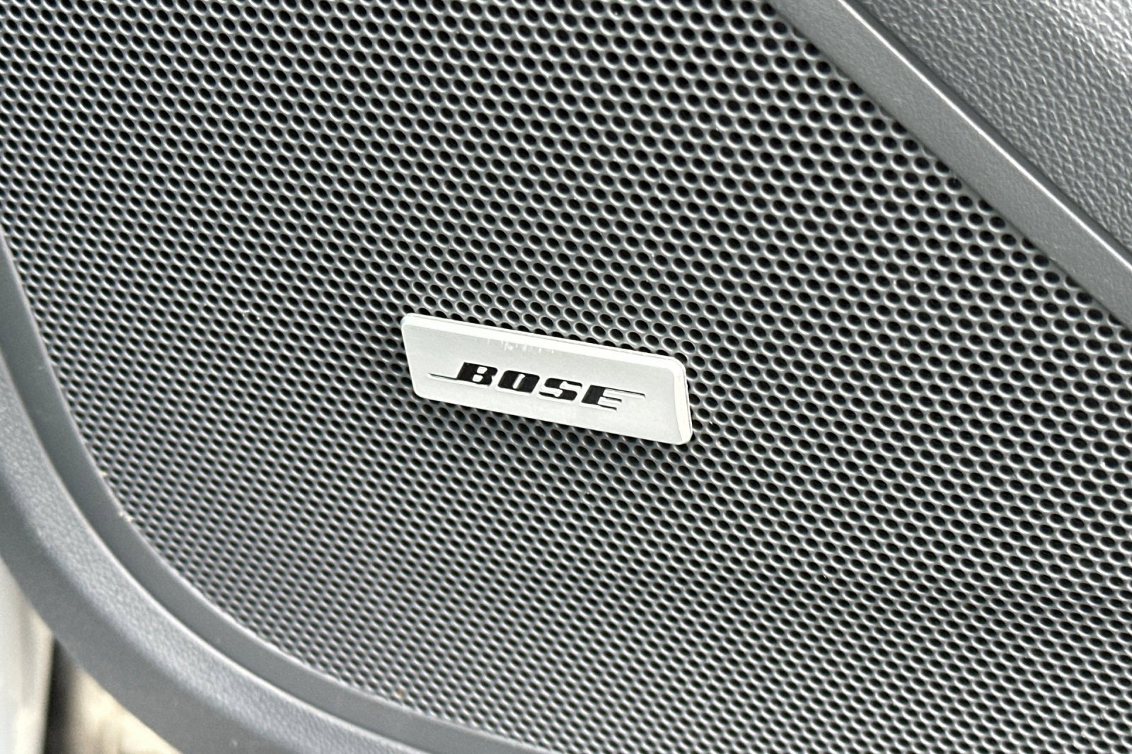 Used 2019 Chevrolet Bolt Premier w/ Infotainment Package image 43