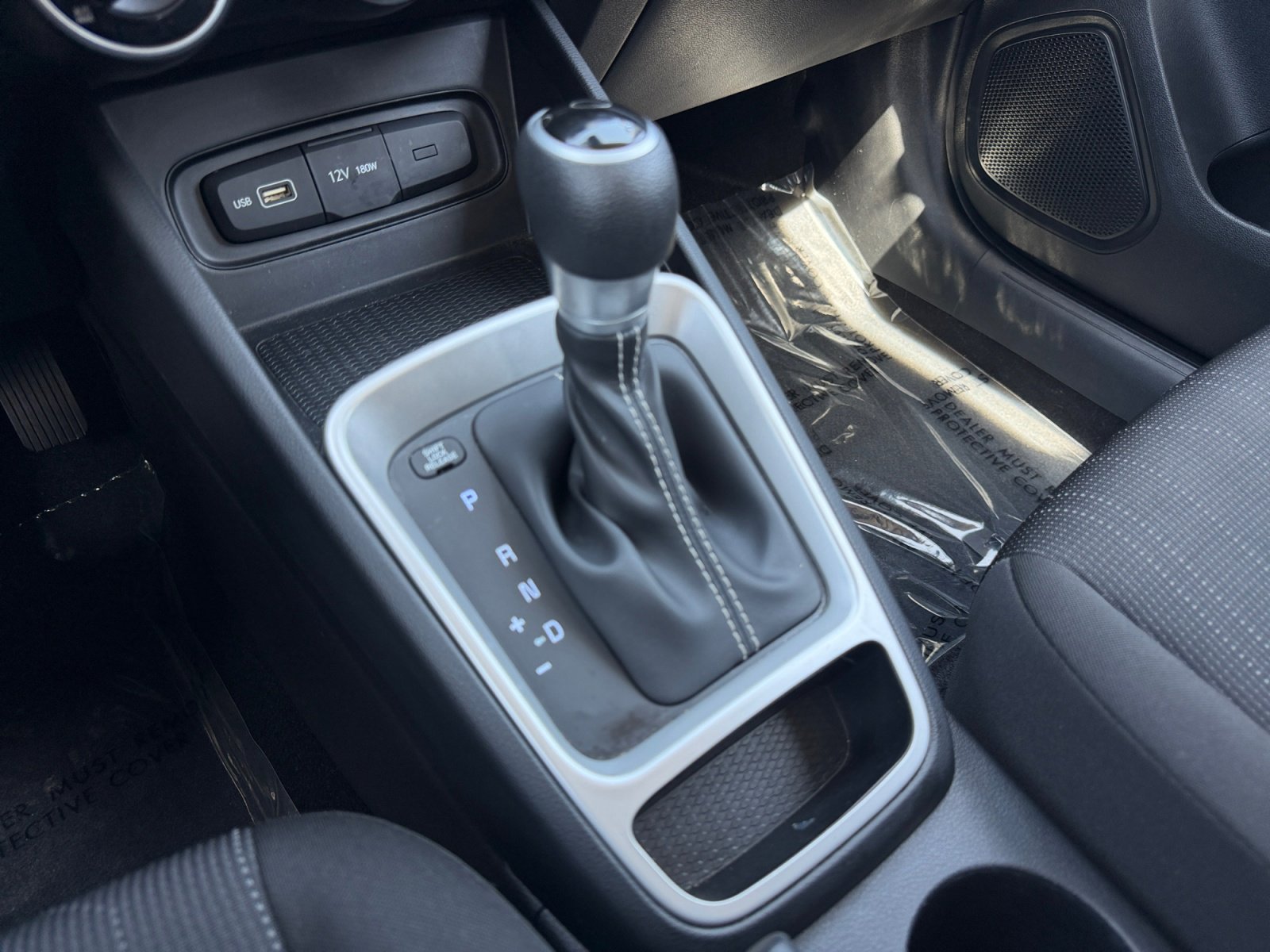 Used 2022 Hyundai Venue SE FWD image 18