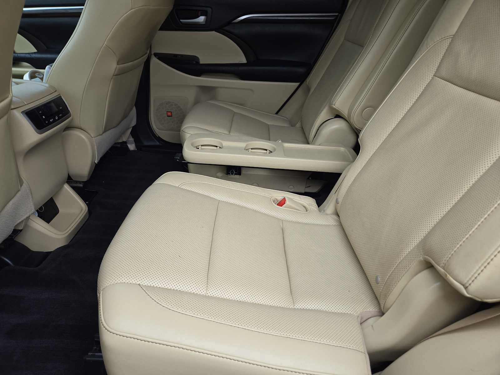 Used 2015 Toyota Highlander Limited FWD image 29