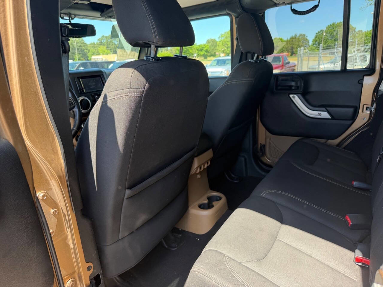 Used 2015 Jeep Wrangler Unlimited Sahara w/ Connectivity Group AWD/4WD image 11