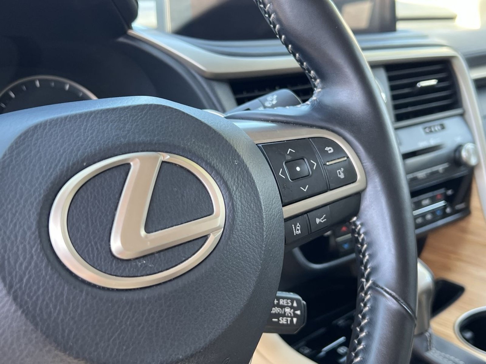 Used 2021 Lexus RX 350L Premium w/ Premium Package AWD/4WD image 29