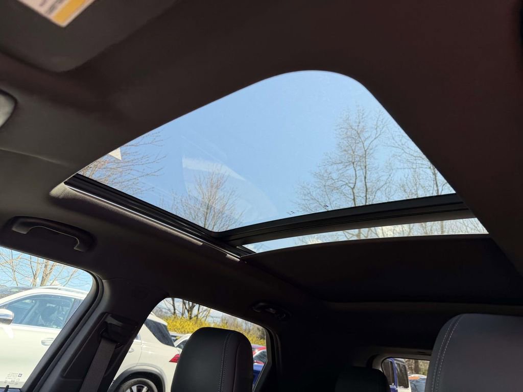 Used 2021 Chevrolet TrailBlazer ACTIV w/ Sun and Liftgate Package AWD/4WD image 21