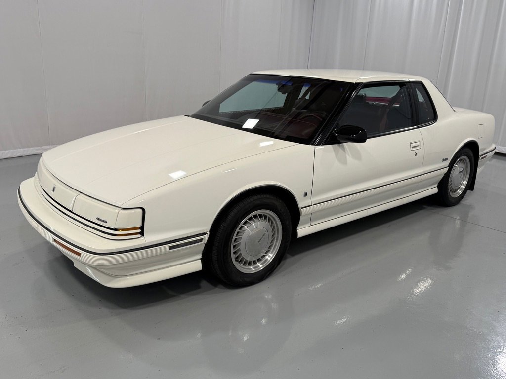 Used 1990 Oldsmobile Toronado Trofeo image 1