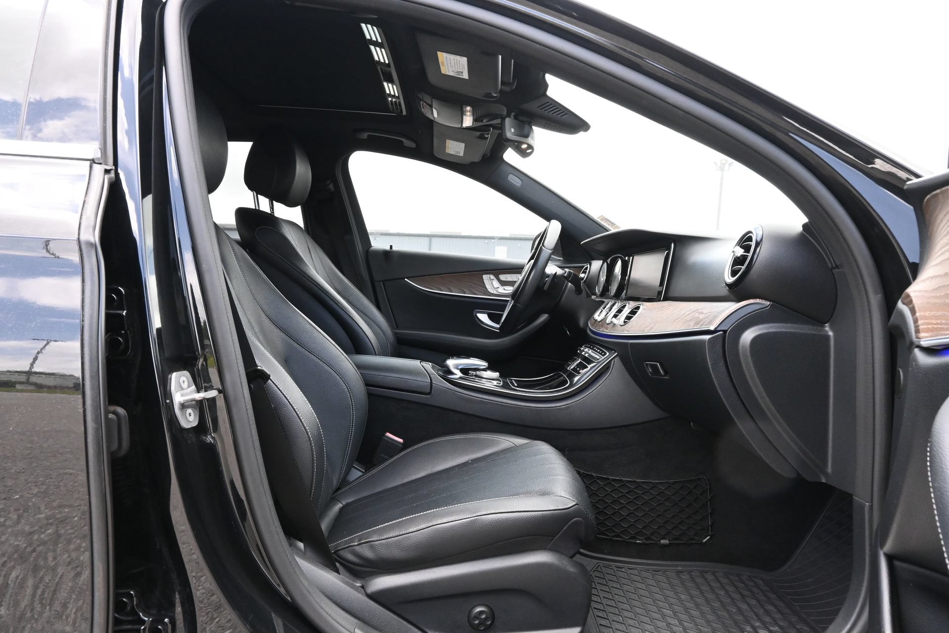 Used 2017 Mercedes-Benz E 300 image 23