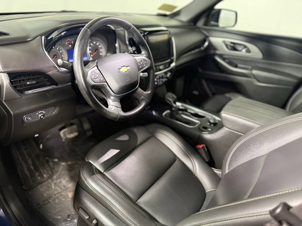 Used 2023 Chevrolet Traverse LT w/ LT Premium Package AWD/4WD image 16