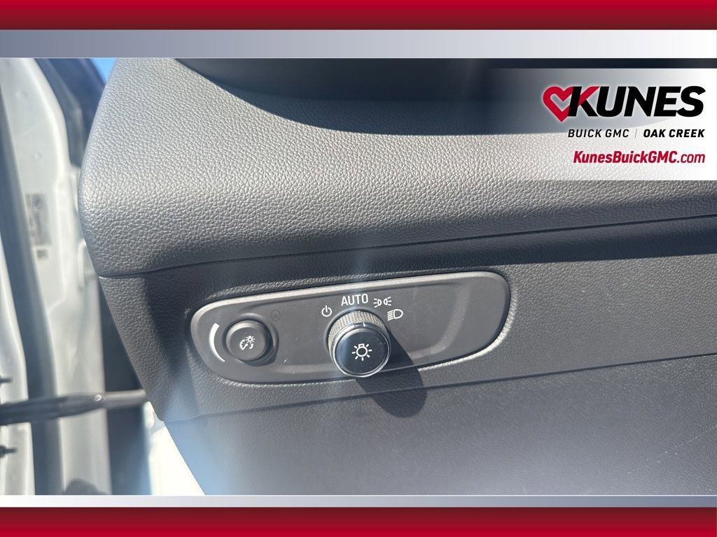 Used 2023 Buick Envision Essence image 31