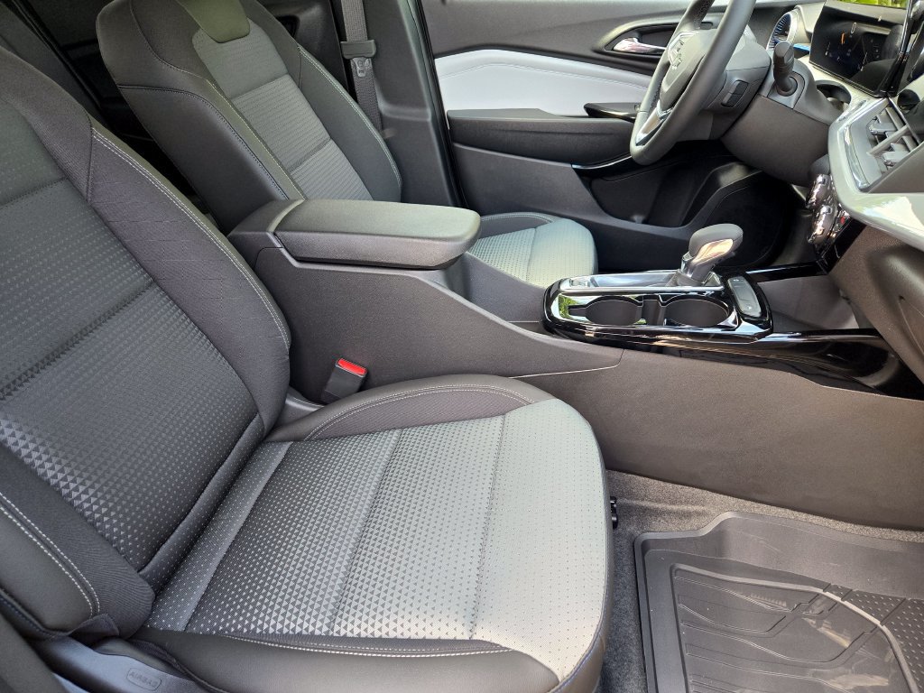 New 2026 Chevrolet Trax LT w/ Driver Confidence Package FWD image 12