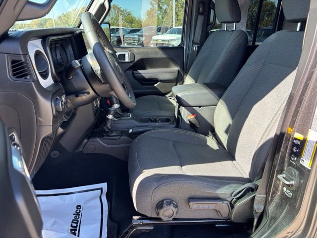 Used 2024 Jeep Gladiator Sport AWD/4WD image 18