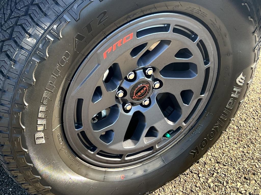 New 2025 Nissan Frontier PRO-4X w/ Pro Premium Package image 2