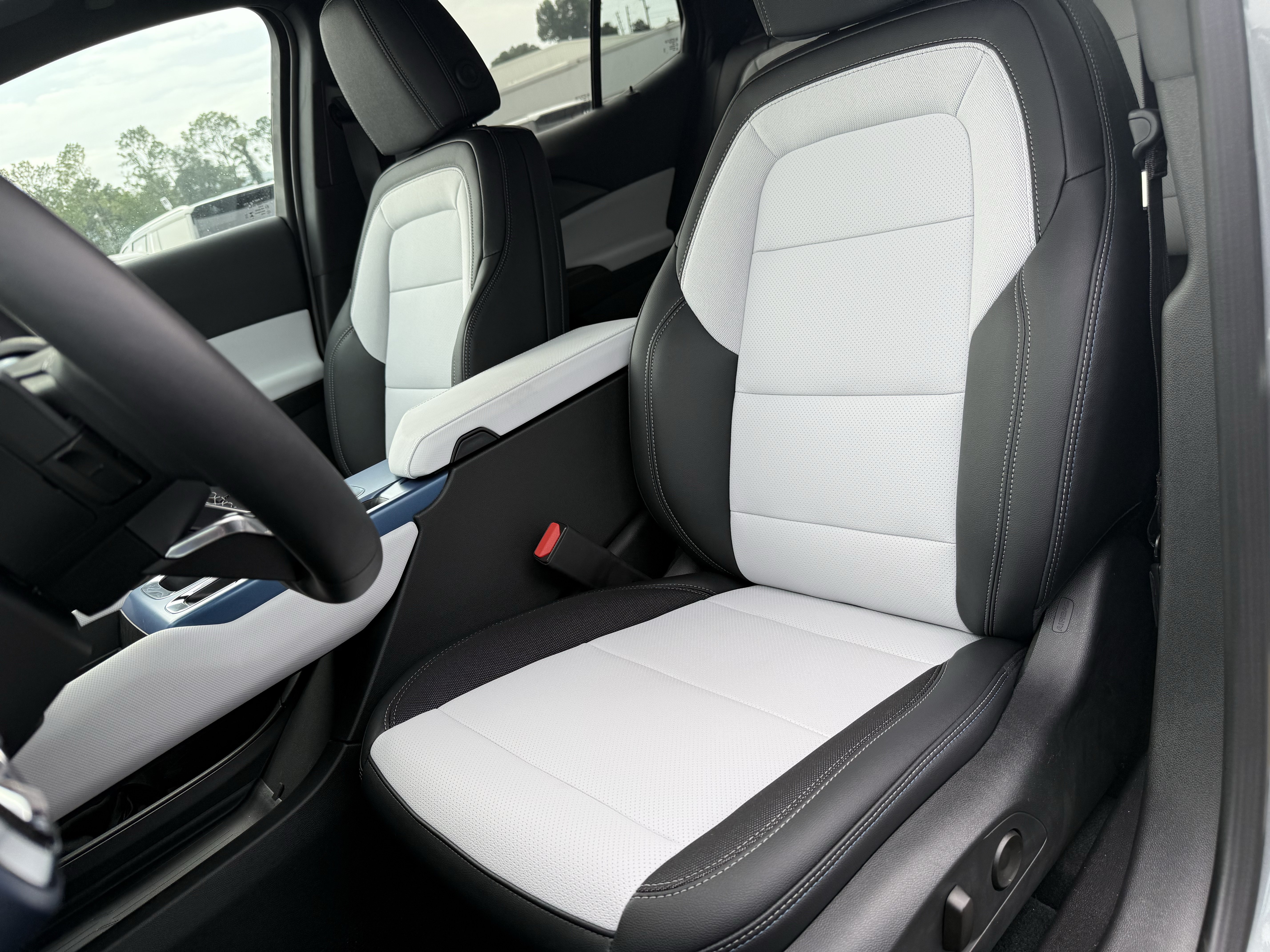 New 2026 Chevrolet Equinox EV LT AWD/4WD image 16