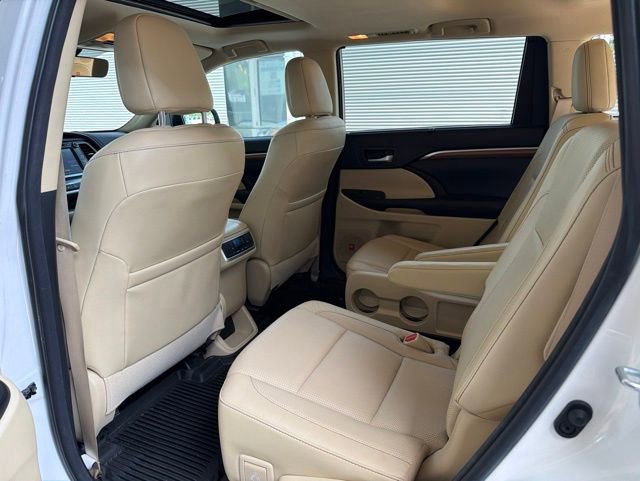 Used 2017 Toyota Highlander Limited AWD/4WD image 16