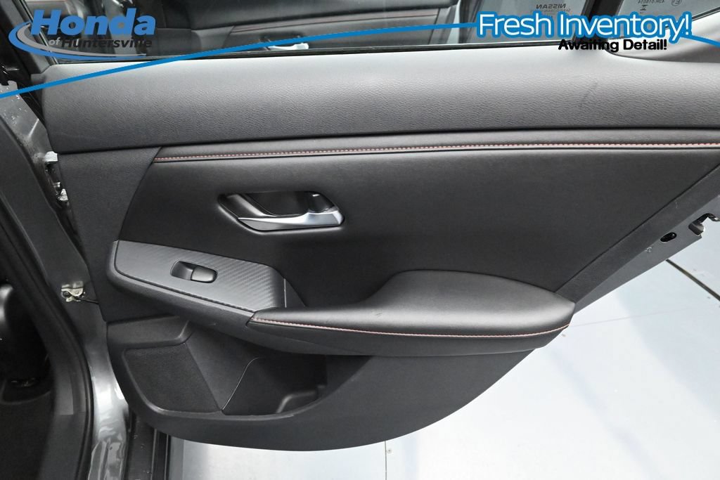 Used 2025 Nissan Sentra SR FWD image 16