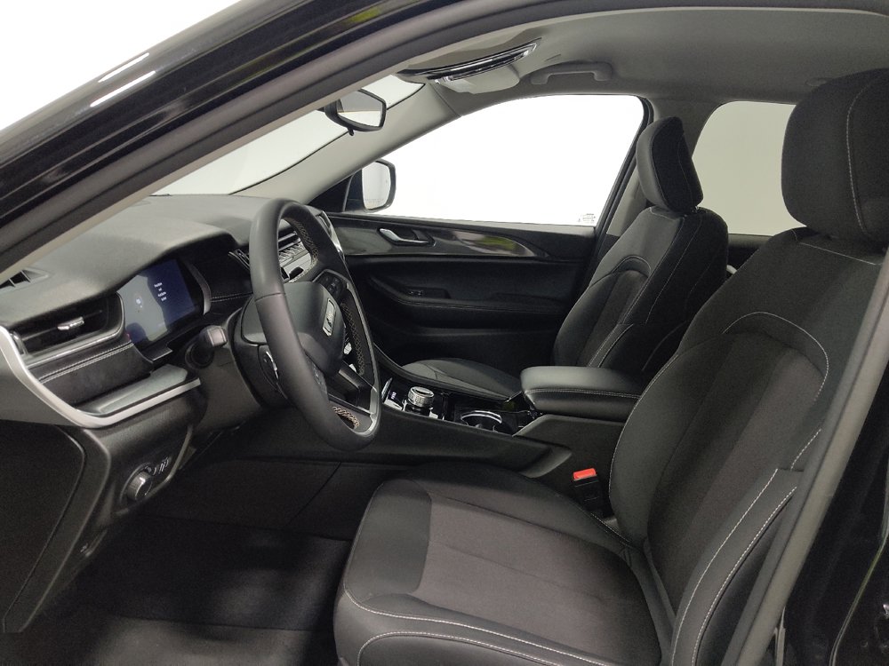 Used 2023 Jeep Grand Cherokee Laredo AWD/4WD image 17