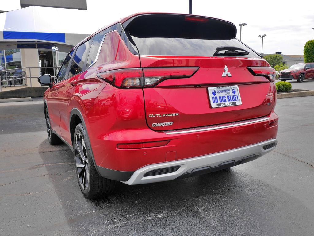 Used 2024 Mitsubishi Outlander SE Black Edition AWD/4WD image 8