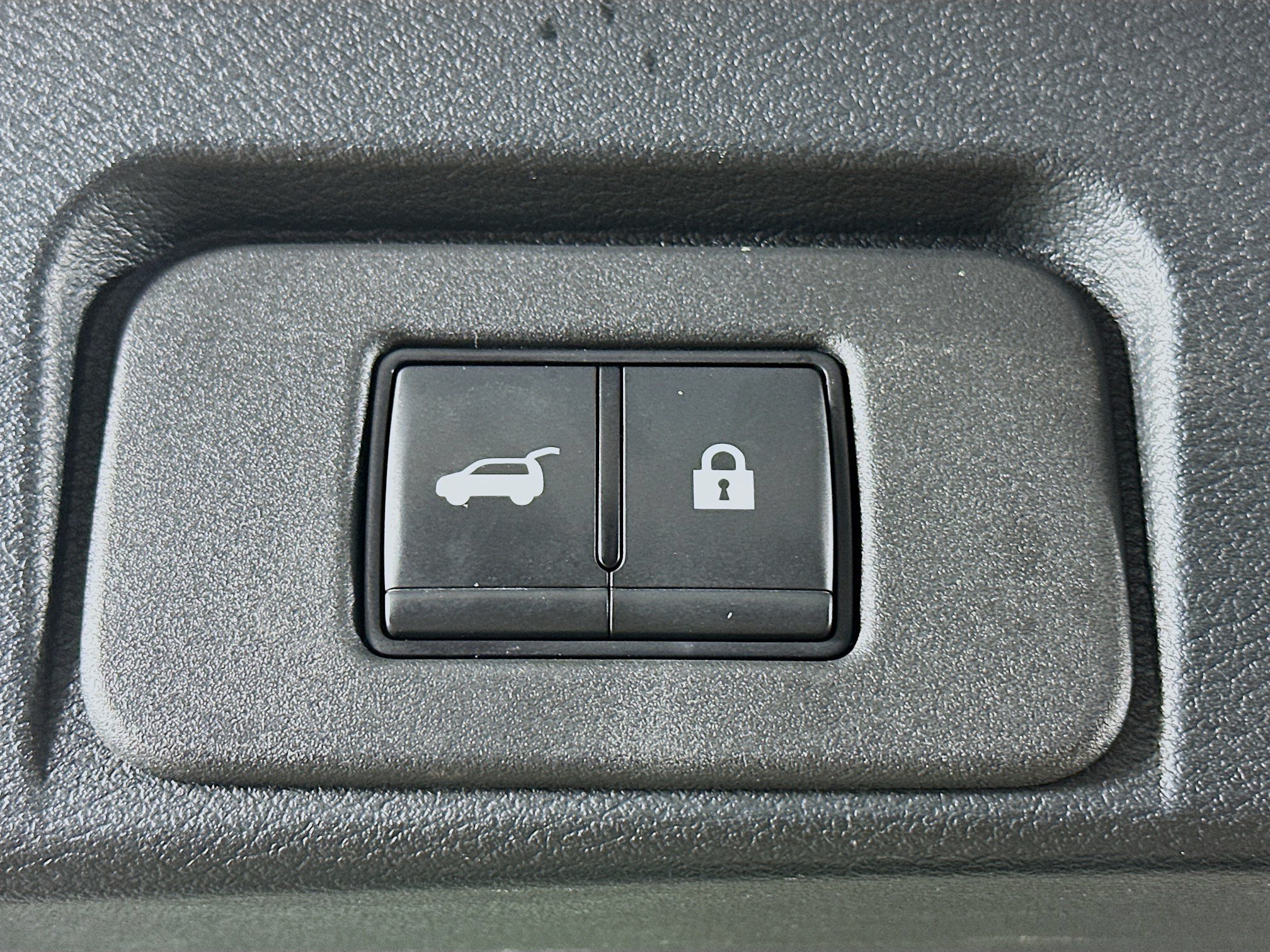 Used 2025 Nissan Rogue SV AWD/4WD image 28