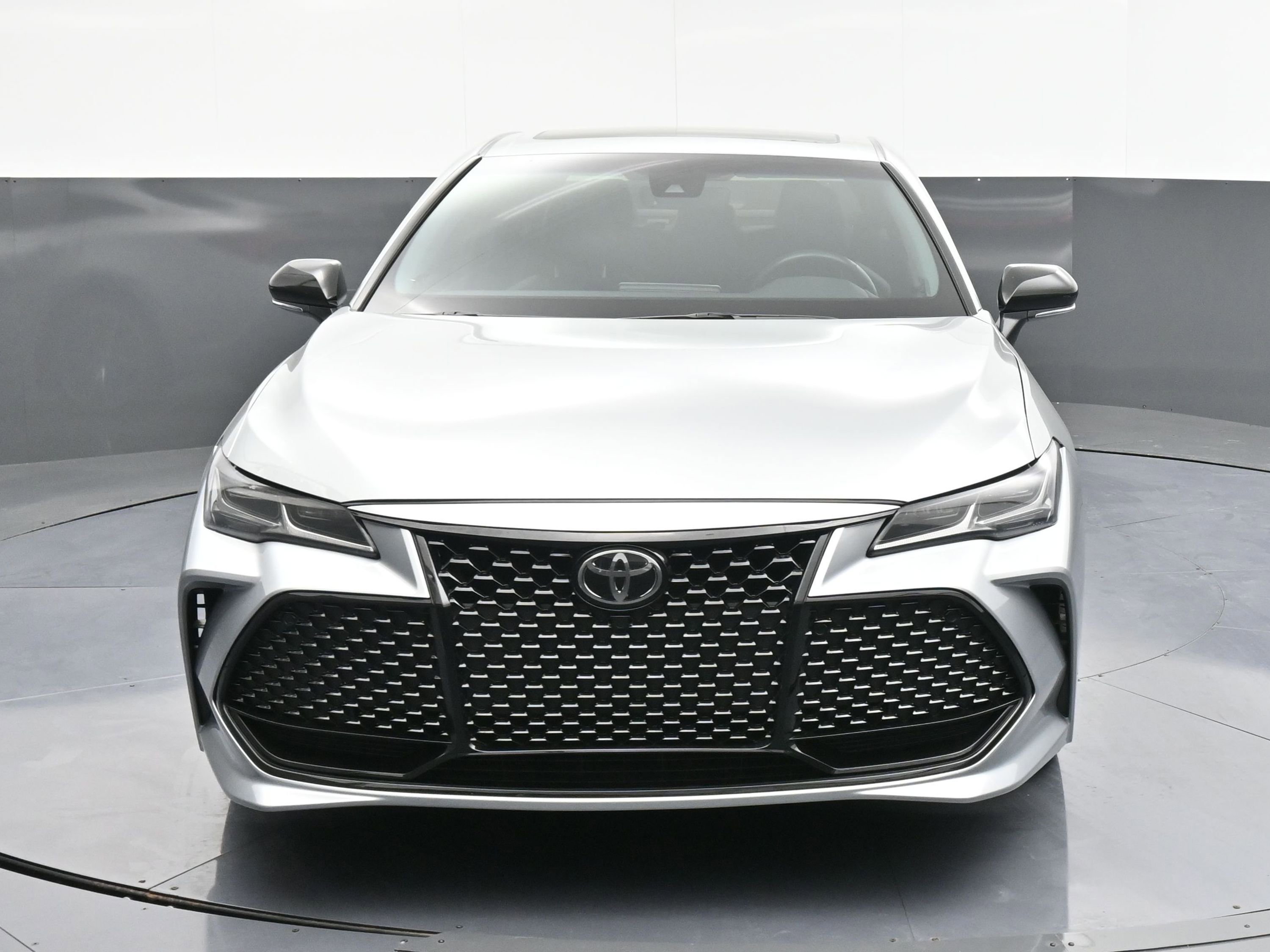 Used 2022 Toyota Avalon Touring image 2