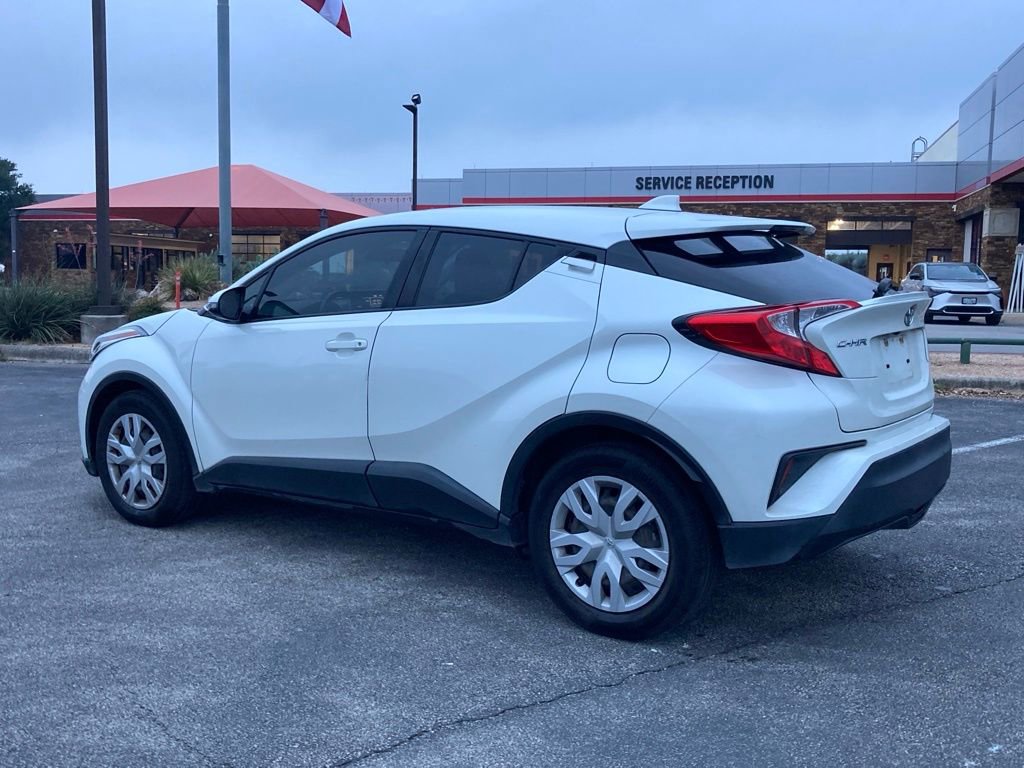 Used 2020 Toyota C-HR LE FWD image 6