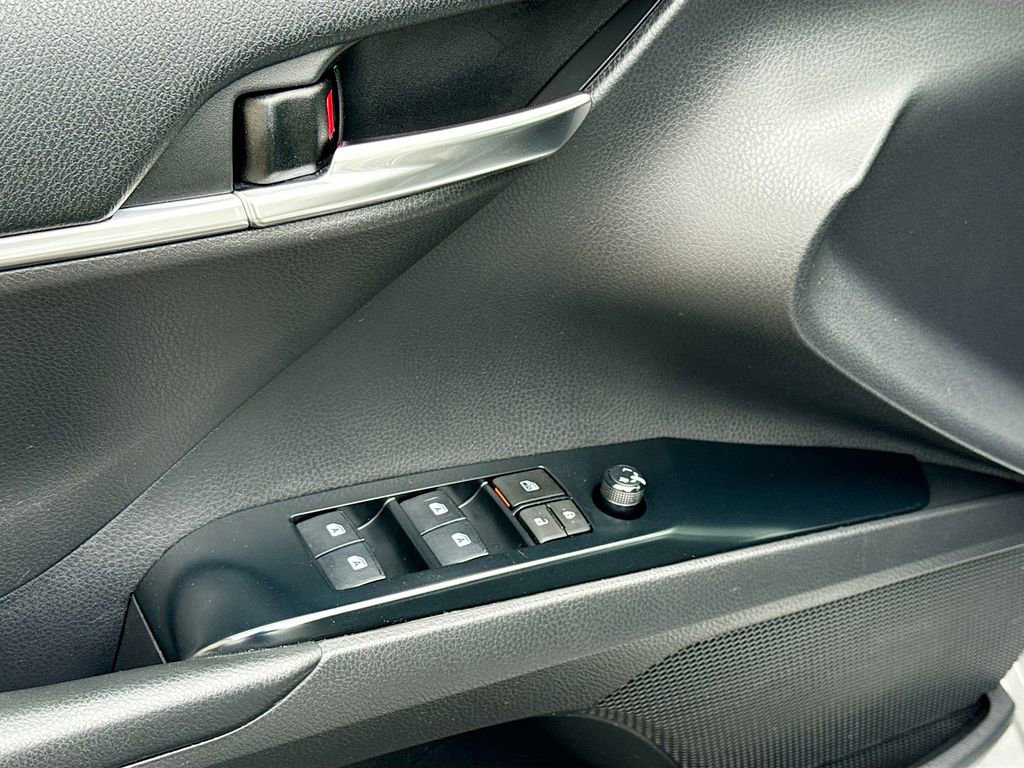 Used 2020 Toyota Camry SE image 17
