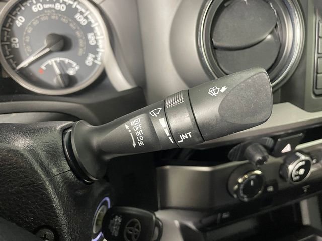 Used 2016 Toyota Tacoma SR5 w/ SR5 Appearance Package (SN) image 12