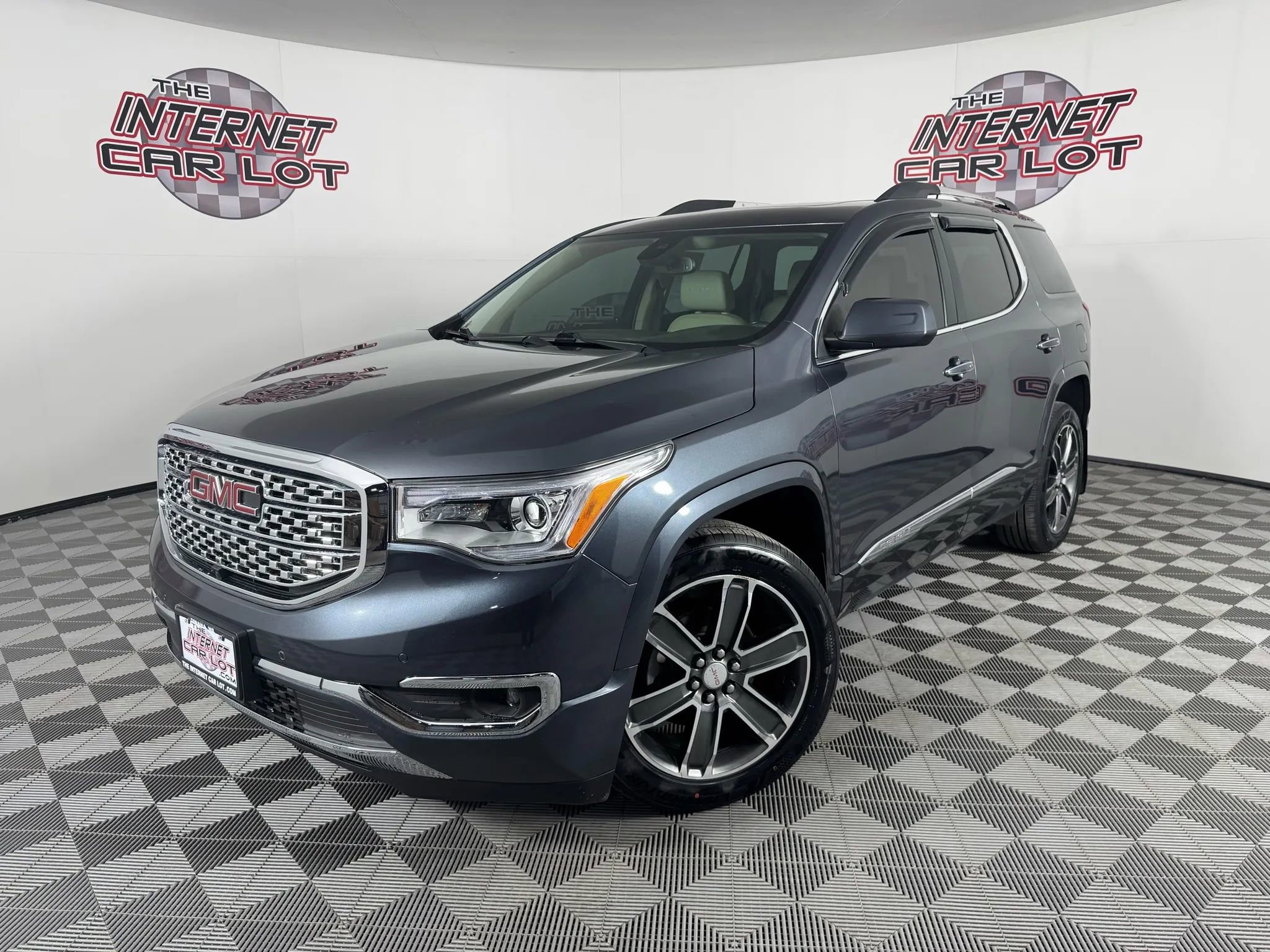 Used 2019 GMC Acadia Denali w/ Technology Package image 1