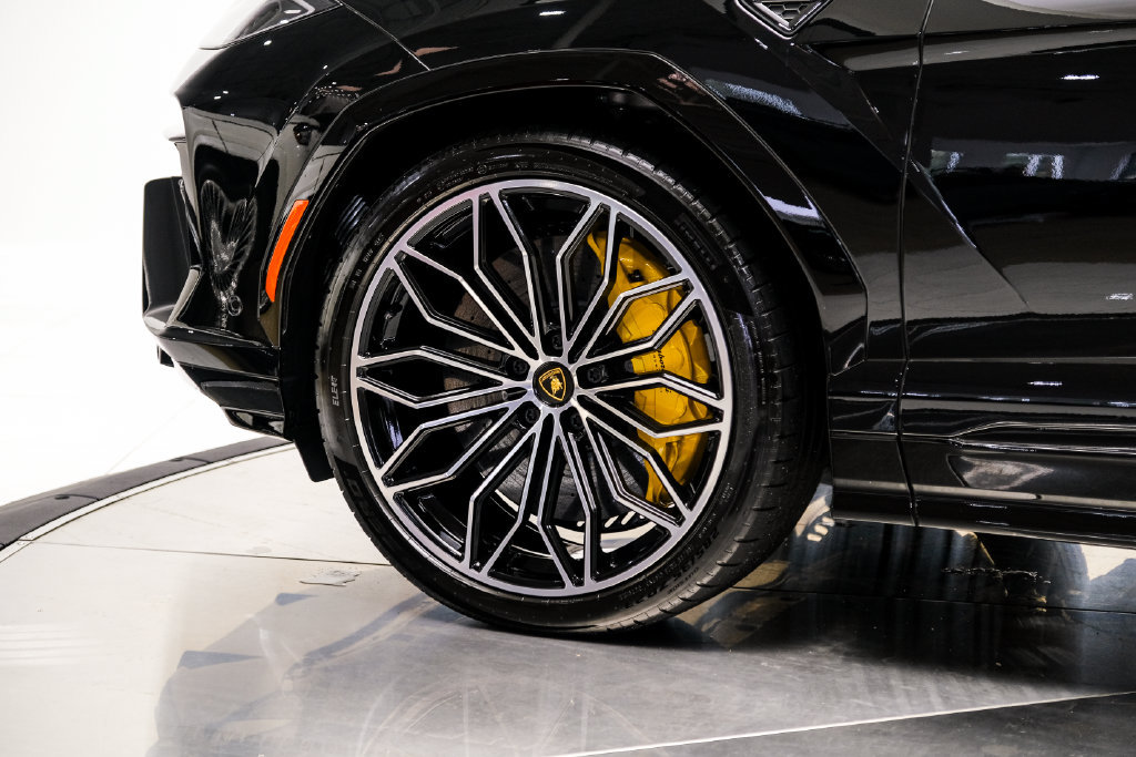 Used 2025 Lamborghini Urus SE AWD/4WD image 63