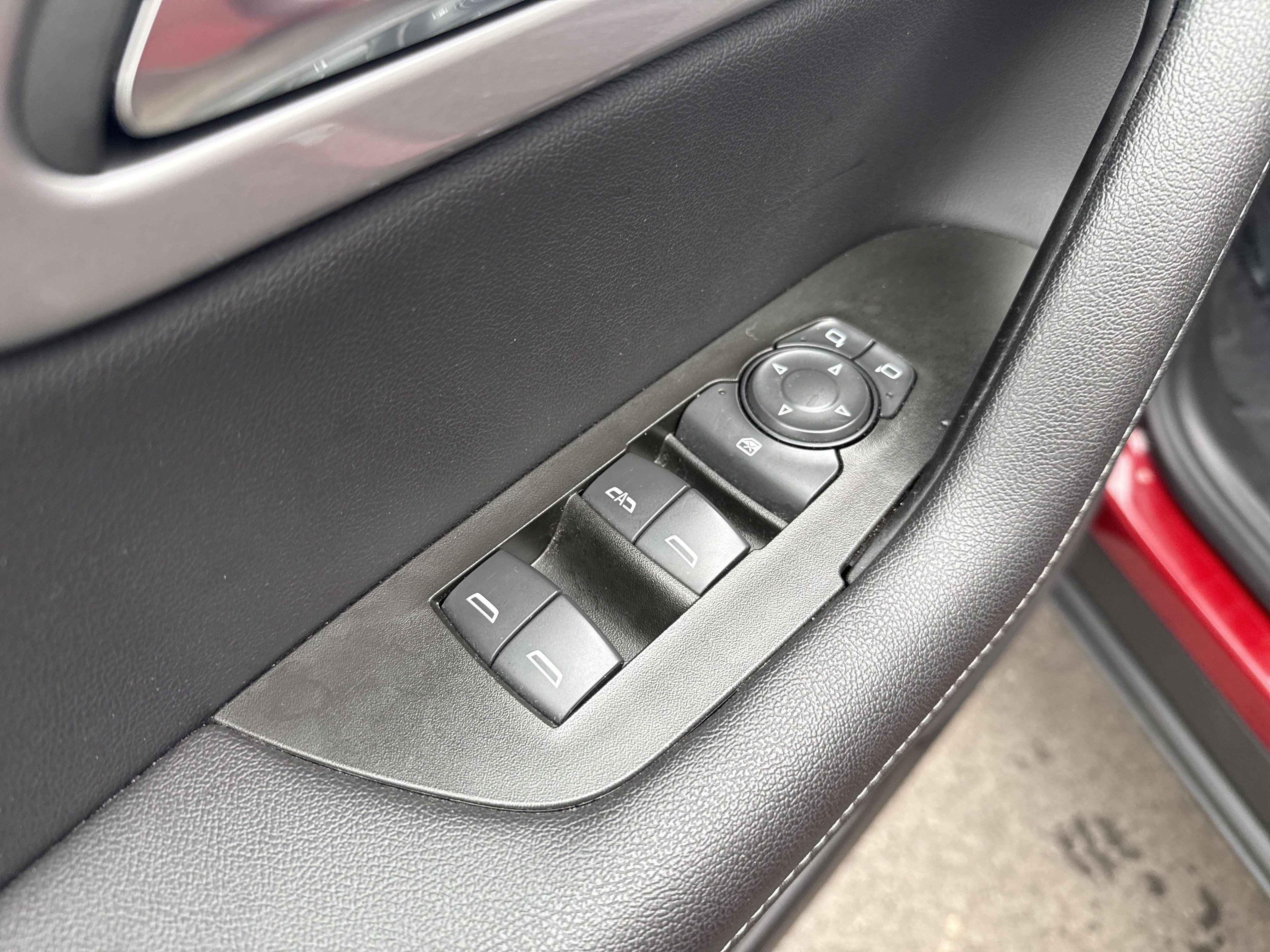 Used 2025 Chevrolet Blazer LT AWD/4WD image 18