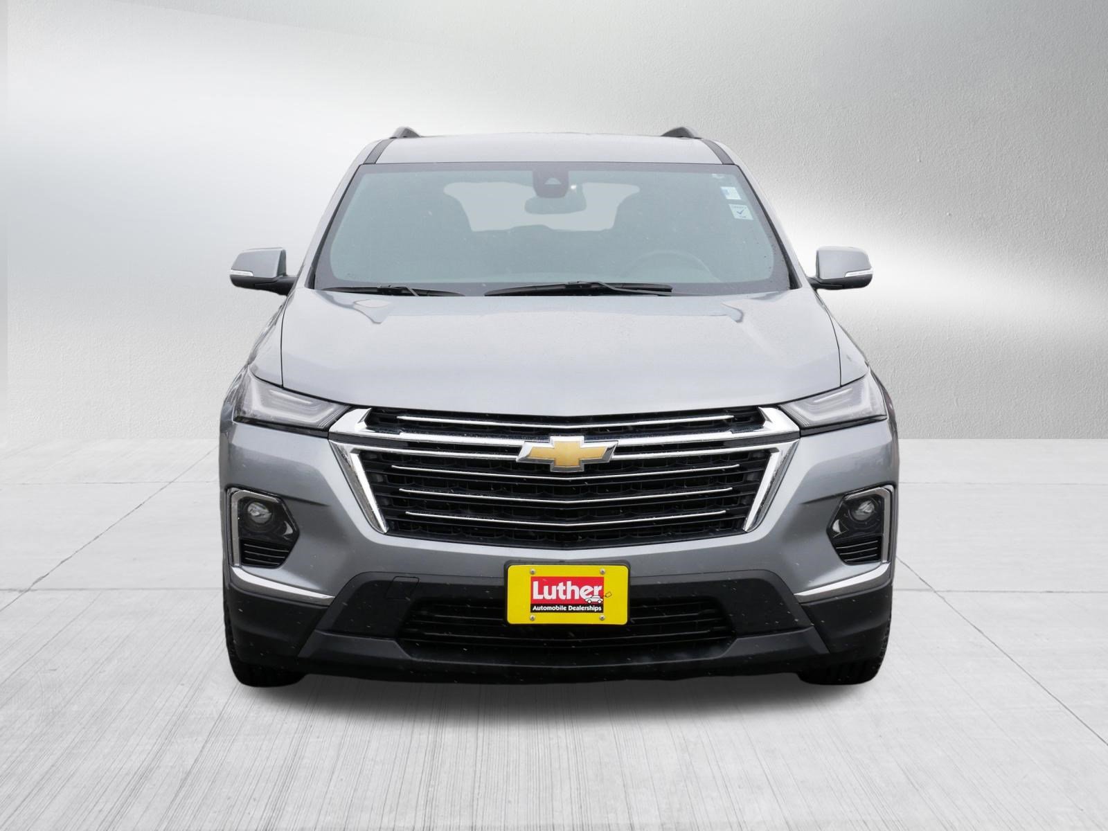 Used 2023 Chevrolet Traverse LT image 2