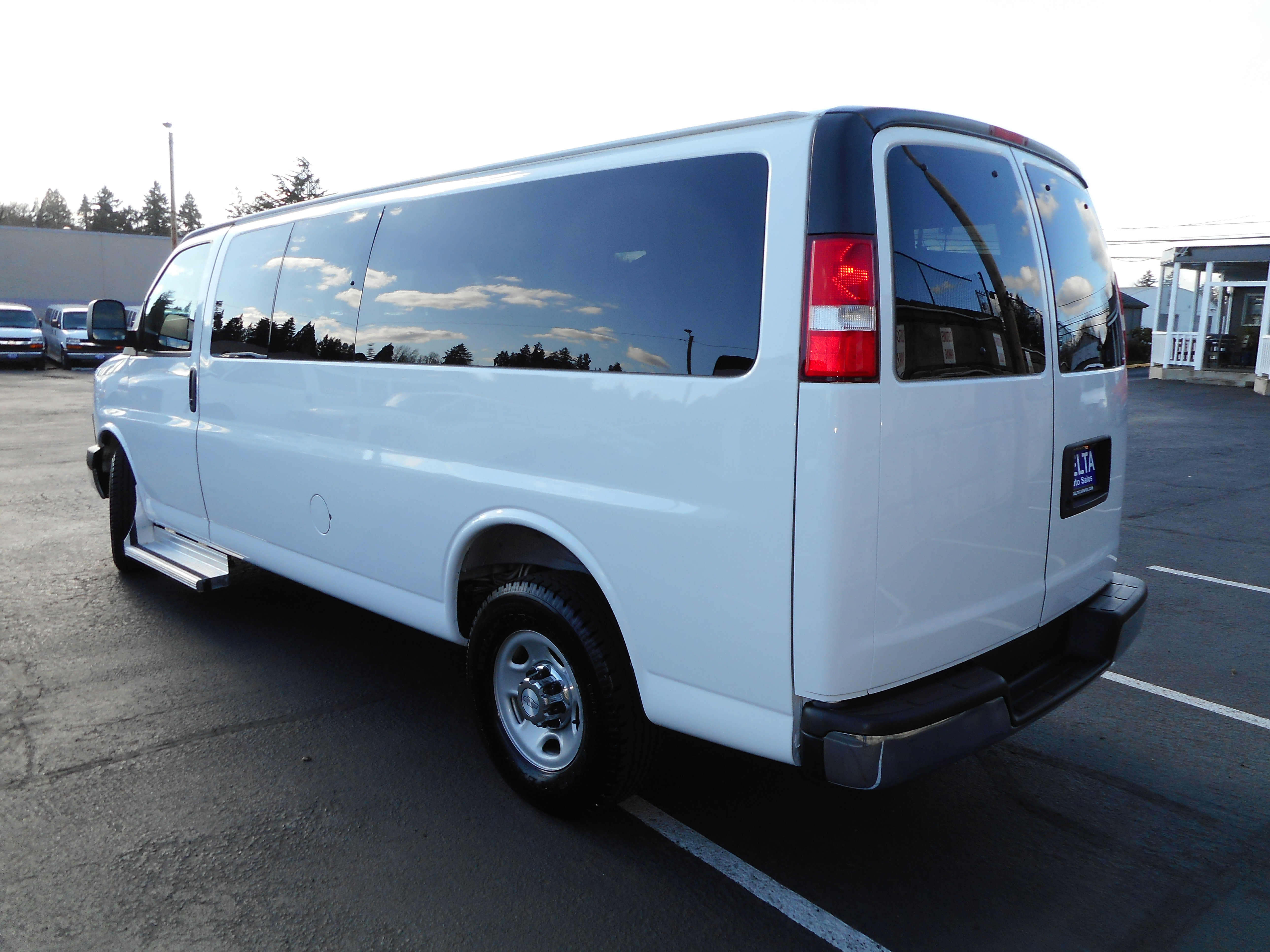 Used 2016 Chevrolet Express 3500 LT w/ LT Preferred Equipment Group RWD image 9