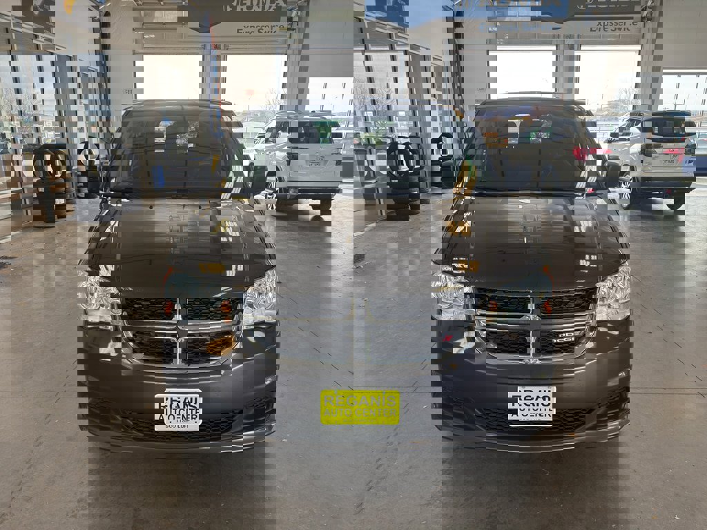 Used 2019 Dodge Grand Caravan SE w/ UConnect Hands-Free Group image 8