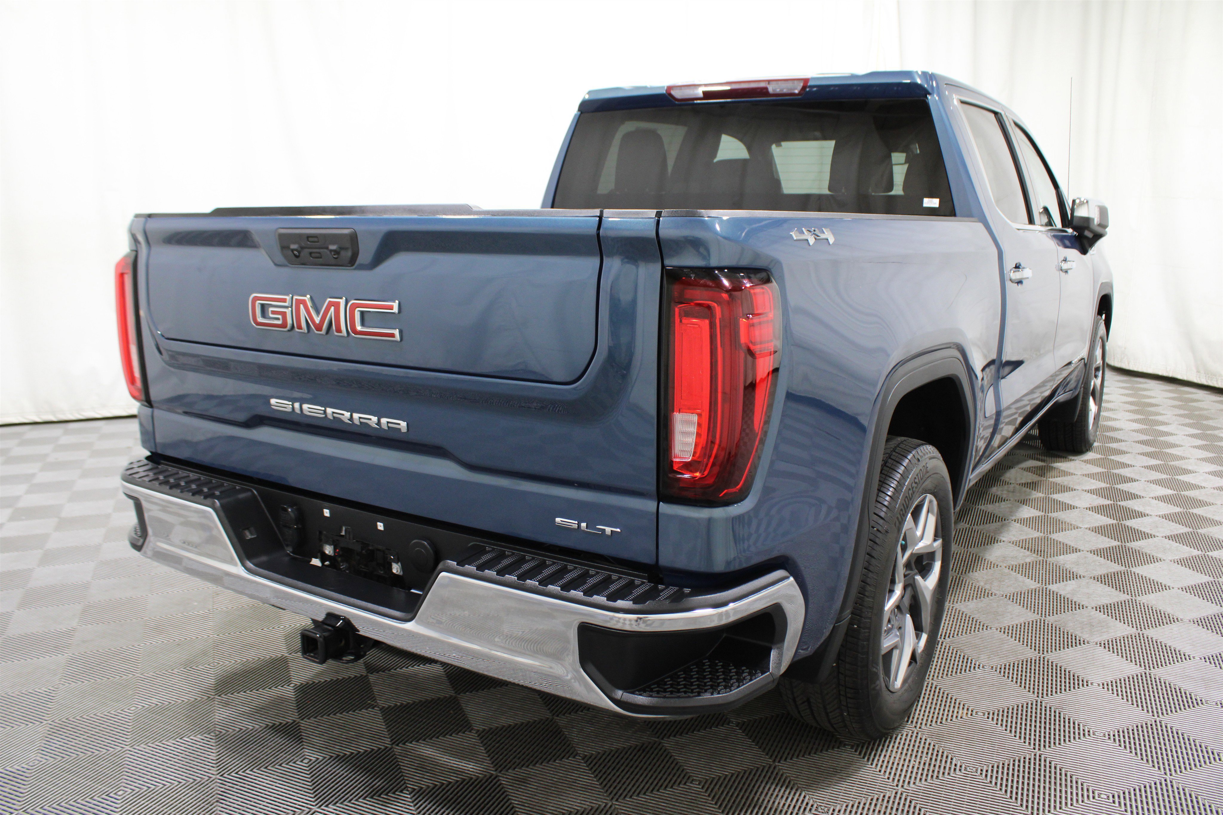 Used 2024 GMC Sierra 1500 SLT image 30