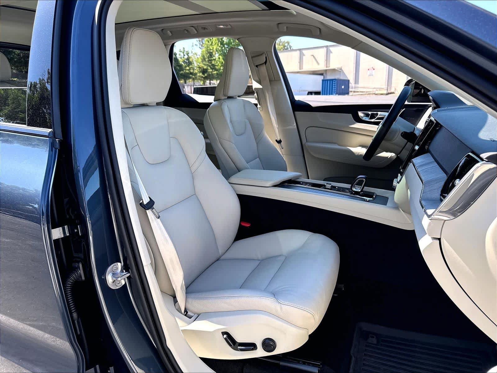 Used 2024 Volvo XC60 T8 Plus AWD/4WD image 10