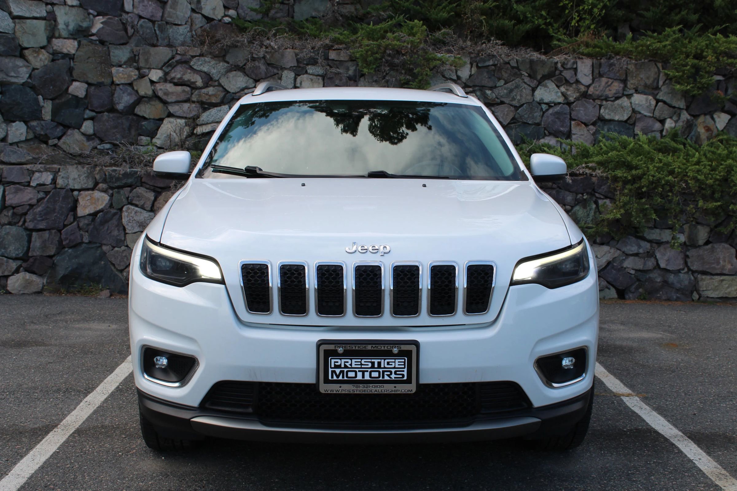 Used 2019 Jeep Cherokee Limited image 3