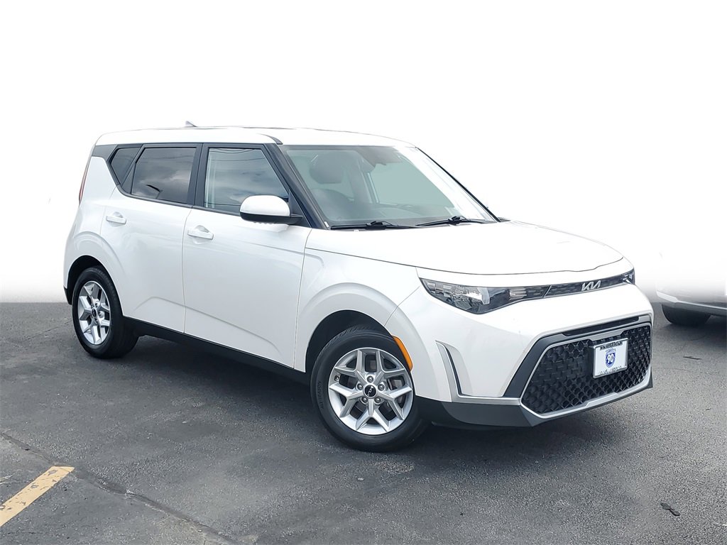 Used 2023 Kia Soul LX w/ Option Group 015