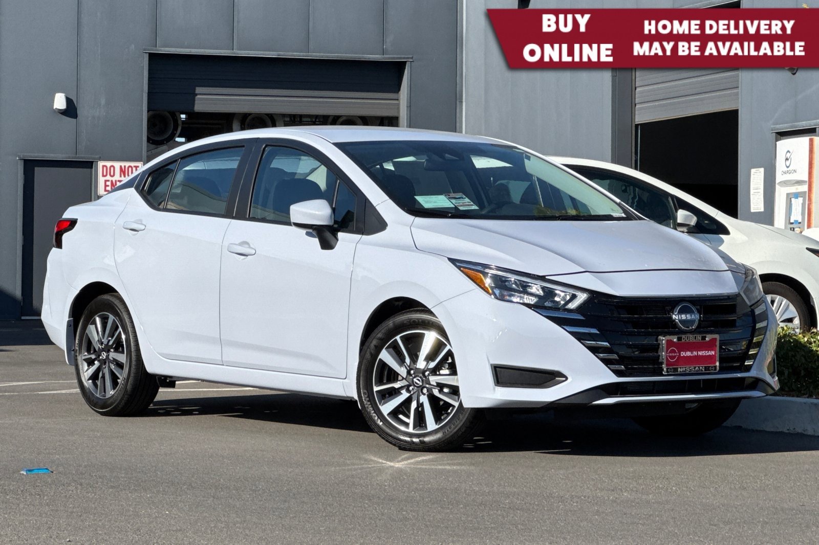 New 2025 Nissan Versa SV w/ Trunk Package