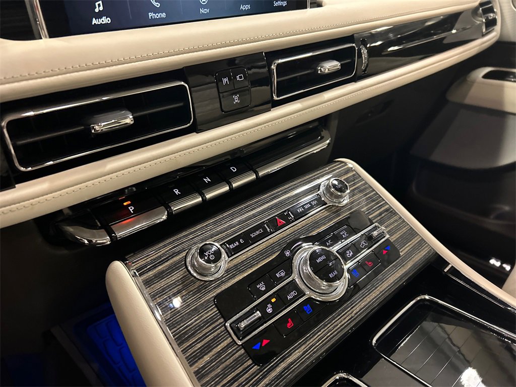 Certified 2024 Lincoln Aviator Black Label w/ Dynamic Handling Package image 17