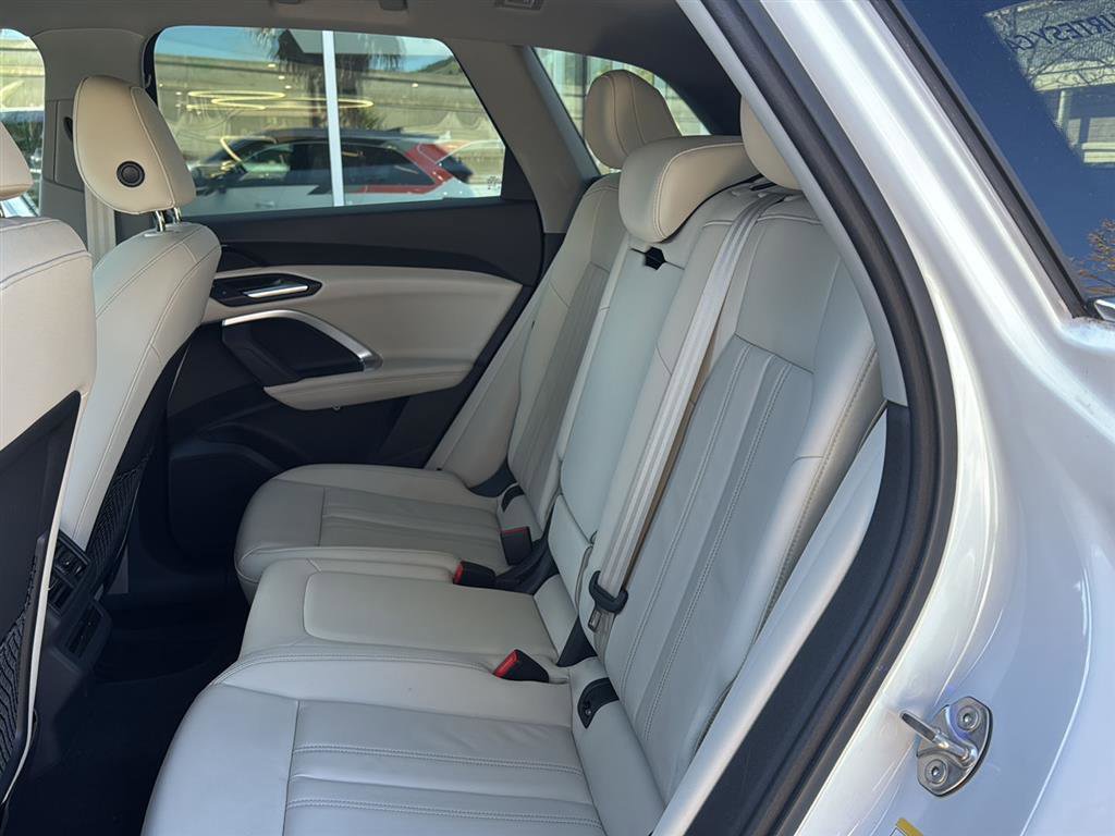 Used 2025 Audi Q5 Premium w/ Convenience Package image 14