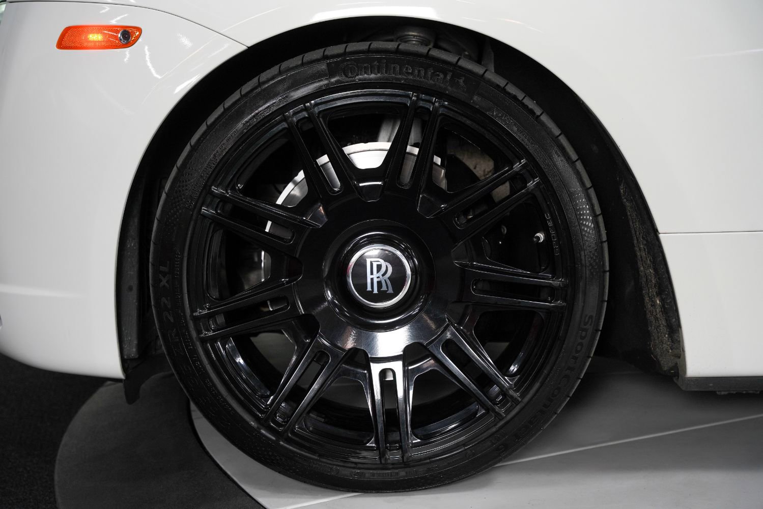 Used 2017 Rolls-Royce Dawn image 16