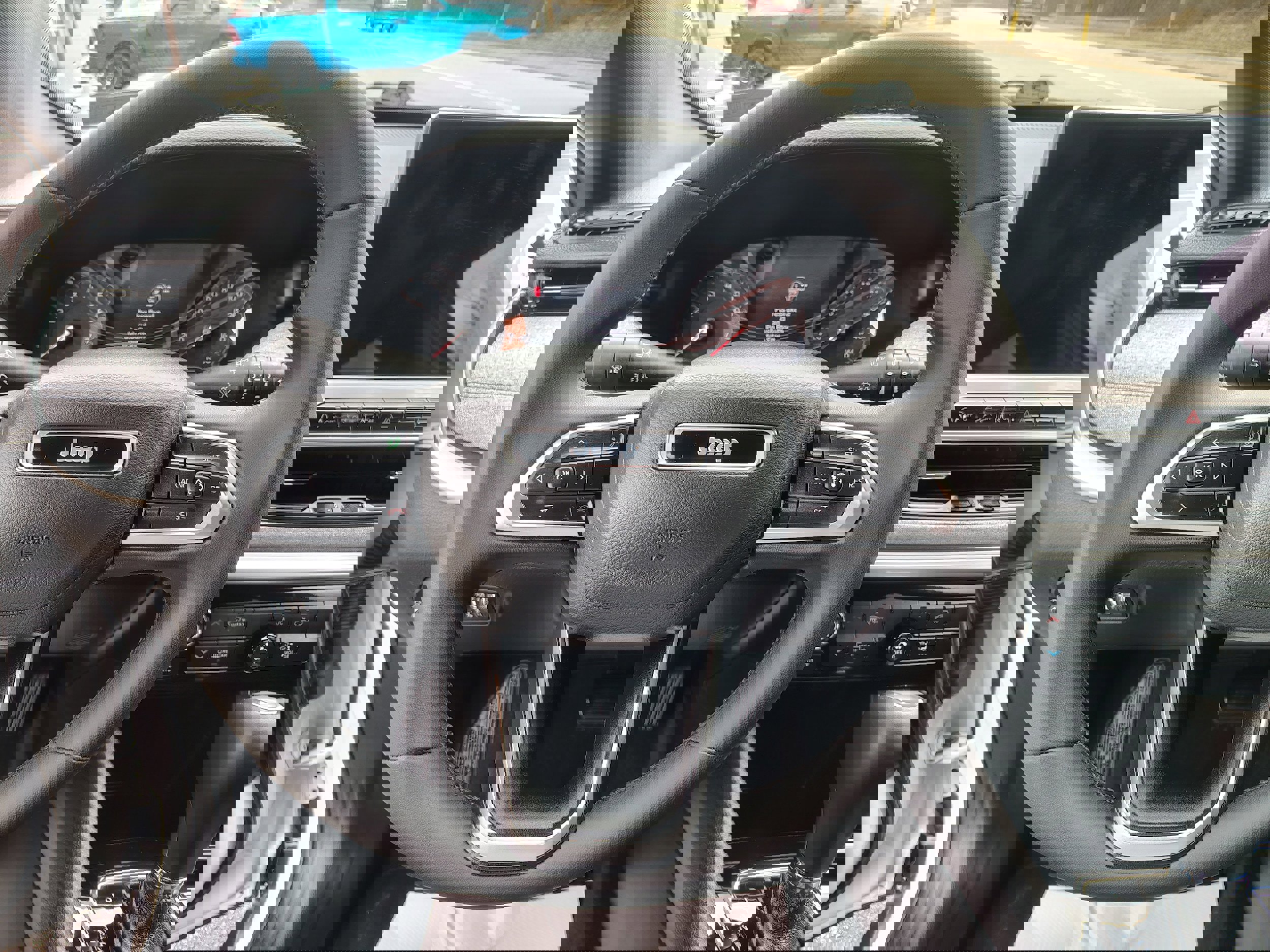 Used 2024 Jeep Compass Latitude image 30