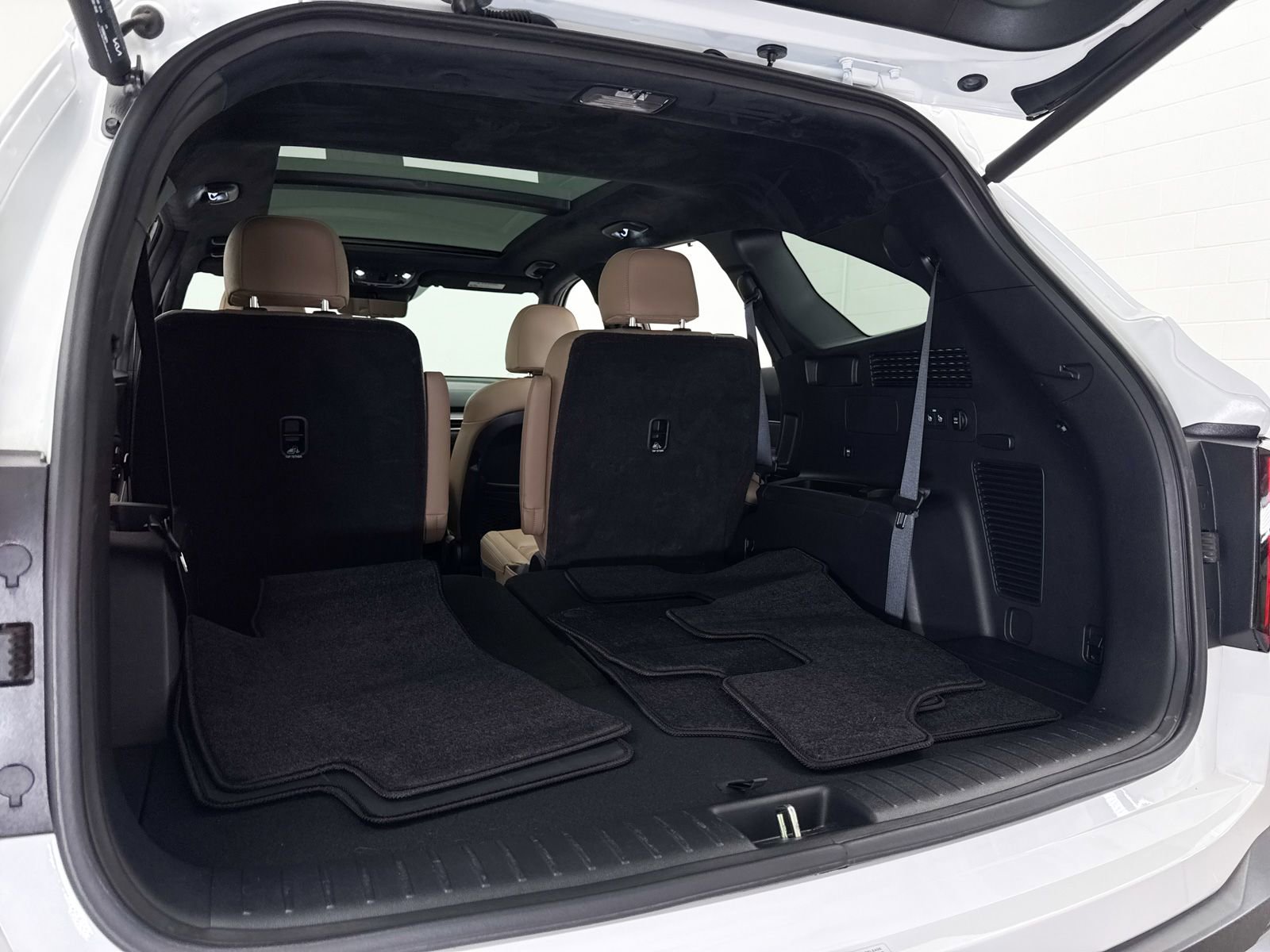 Certified 2024 Kia Sorento SX Prestige w/ Olive Brown Leather Package AWD/4WD image 38